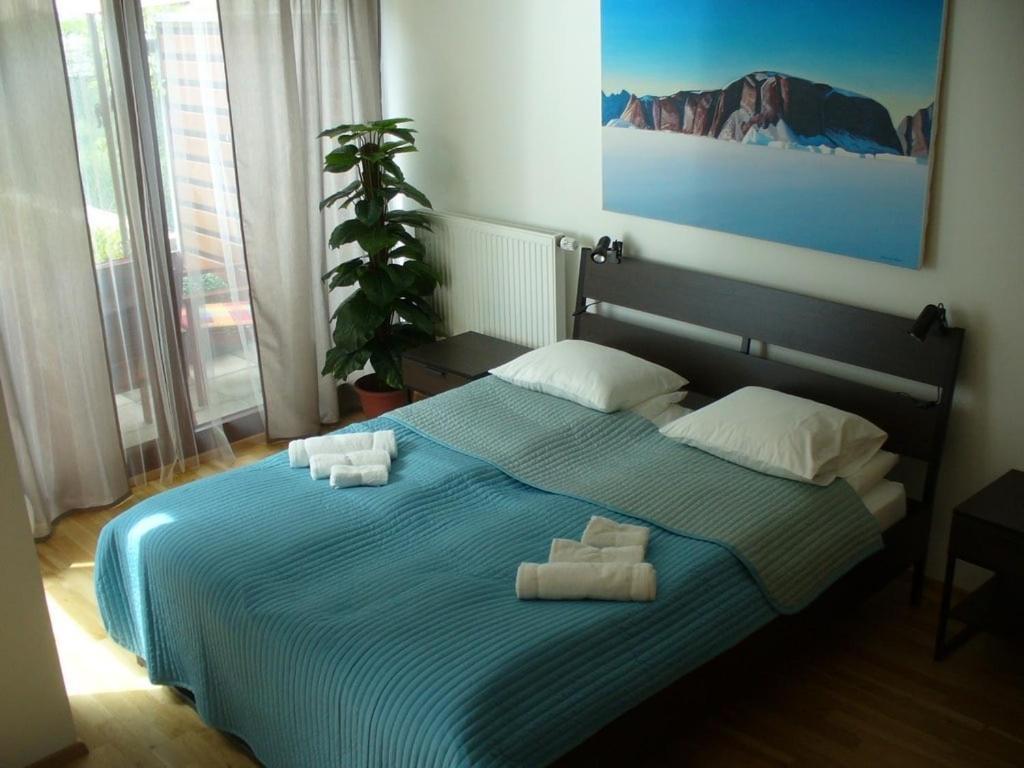 Garden Apartment With Garage In Central Prag Exterior foto