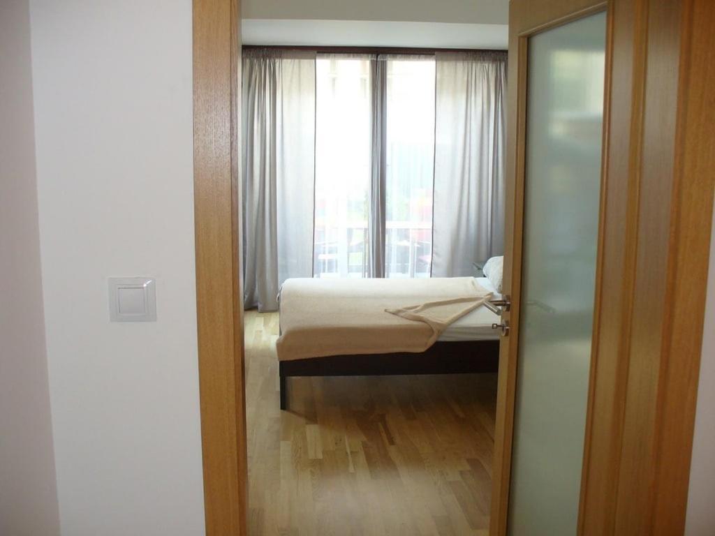 Garden Apartment With Garage In Central Prag Exterior foto